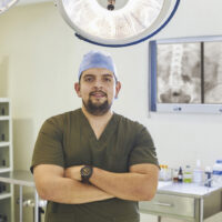 Dr. Héctor González, Médico Ortopedista y Traumatólogo